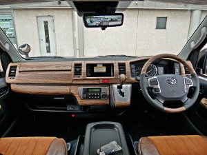 ハイエースバンディーゼル4WD　丸目カスタム　ネオクラシック