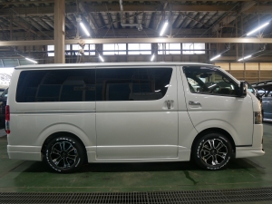 ハイエースバン新車一部改良後　ディーゼル四駆