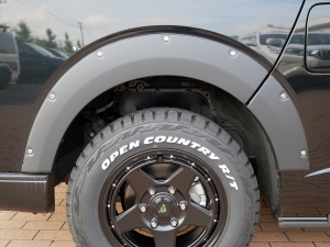 ハイエースバンディーゼル4WD　丸目カスタム　ネオクラシック
