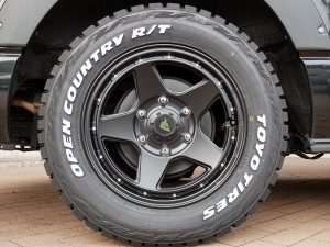 ハイエースバンディーゼル4WD　丸目カスタム　ネオクラシック