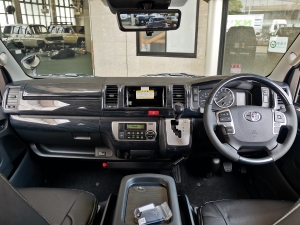 ハイエースバンディーゼル4WD　丸目カスタム　ネオクラシック
