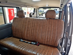 ハイエースバン新車アウトレットディーゼル4WD　丸目カスタム　ネオクラシック