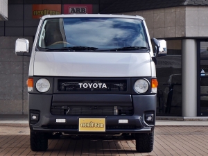 ハイエースバン新車アウトレットディーゼル4WD　丸目カスタム　ネオクラシック