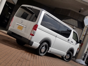 ハイエースバン新車アウトレットディーゼル4WD　丸目カスタム　ネオクラシック