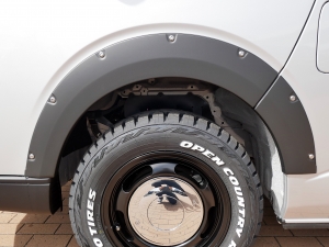 ハイエースバン新車アウトレットディーゼル4WD　丸目カスタム　ネオクラシック