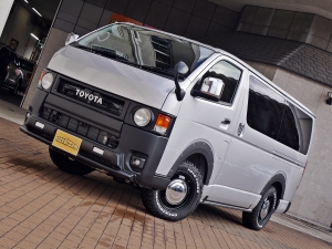 ハイエースバン新車アウトレットディーゼル4WD　丸目カスタム　ネオクラシック
