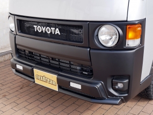 ハイエースバン新車アウトレットディーゼル4WD　丸目カスタム　ネオクラシック