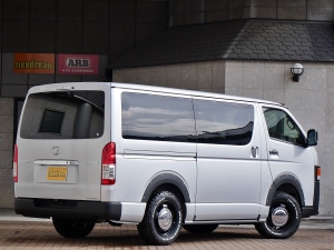 ハイエースバン新車アウトレットディーゼル4WD　丸目カスタム　ネオクラシック