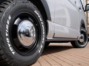 ハイエースバン新車アウトレットディーゼル4WD　丸目カスタム　ネオクラシック