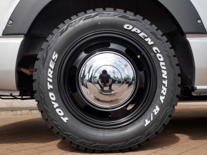 ハイエースバン新車アウトレットディーゼル4WD　丸目カスタム　ネオクラシック