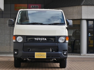 ハイエースバン新車アウトレットディーゼル4WD　丸目カスタム　ネオクラシック