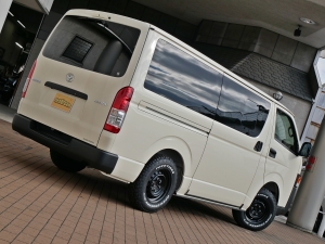ハイエースバン新車アウトレットディーゼル4WD　丸目カスタム　ネオクラシック