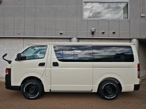 ハイエースバン新車アウトレットディーゼル4WD　丸目カスタム　ネオクラシック