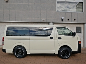 ハイエースバン新車アウトレットディーゼル4WD　丸目カスタム　ネオクラシック