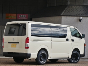 ハイエースバン新車アウトレットディーゼル4WD　丸目カスタム　ネオクラシック