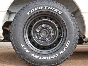 ハイエースバン新車アウトレットディーゼル4WD　丸目カスタム　ネオクラシック