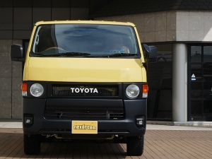 ハイエースバンディーゼル4WD　丸目カスタム　ネオクラシック