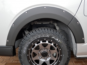 ハイエースバンディーゼル4WD　丸目カスタム　ネオクラシック
