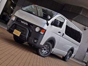 ハイエースバンディーゼル4WD　丸目カスタム　ネオクラシック