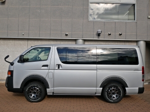ハイエースバンディーゼル4WD　丸目カスタム　ネオクラシック