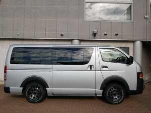 ハイエースバンディーゼル4WD　丸目カスタム　ネオクラシック