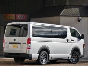 ハイエースバンディーゼル4WD　丸目カスタム　ネオクラシック