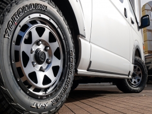 ハイエースバンディーゼル4WD　丸目カスタム　ネオクラシック