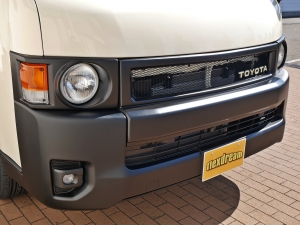 ハイエースバン特設カラーライトイエロー　安全装備付き