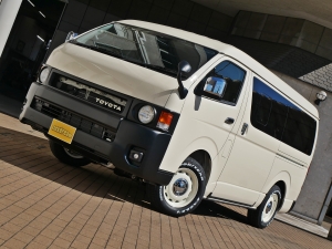 ハイエースバン特設カラーライトイエロー　安全装備付き