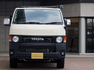 ハイエースバンディーゼル4WD　丸目カスタム　ネオクラシック