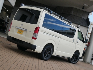 ハイエースバンディーゼル4WD　丸目カスタム　ネオクラシック