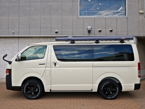 ハイエースバンディーゼル4WD　丸目カスタム　ネオクラシック