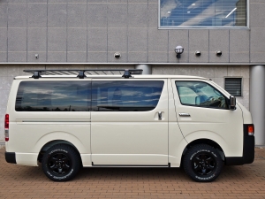 ハイエースバンディーゼル4WD　丸目カスタム　ネオクラシック