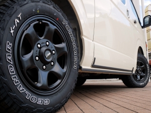 ハイエースバンディーゼル4WD　丸目カスタム　ネオクラシック