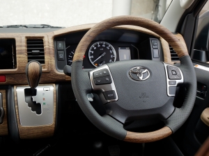 ハイエースバンディーゼル4WD　丸目カスタム　ネオクラシック