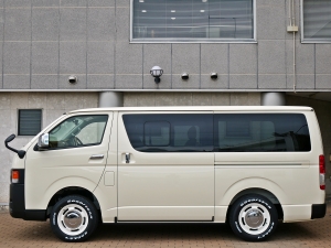 ハイエースバンディーゼル4WD　丸目カスタム　ネオクラシック