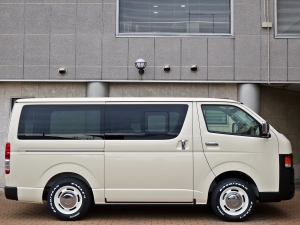 ハイエースバンディーゼル4WD　丸目カスタム　ネオクラシック