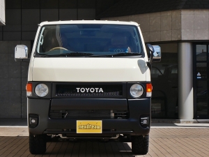 ハイエースバンディーゼル4WD　丸目カスタム　ネオクラシック