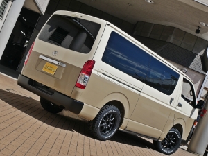ハイエースバンディーゼル4WD　丸目カスタム　ネオクラシック