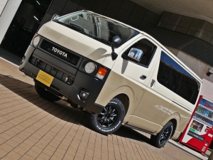 ハイエースバンディーゼル4WD　丸目カスタム　ネオクラシック