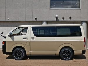 ハイエースバンディーゼル4WD　丸目カスタム　ネオクラシック