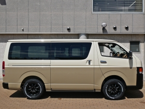 ハイエースバンディーゼル4WD　丸目カスタム　ネオクラシック