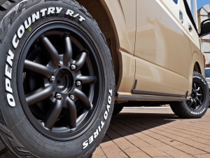 ハイエースバンディーゼル4WD　丸目カスタム　ネオクラシック