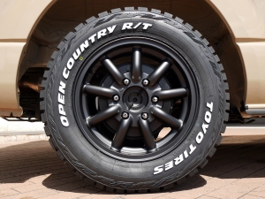 ハイエースバンディーゼル4WD　丸目カスタム　ネオクラシック