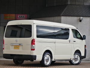 ハイエースバン新車アウトレット特設カラーライトイエロー　安全装備付き