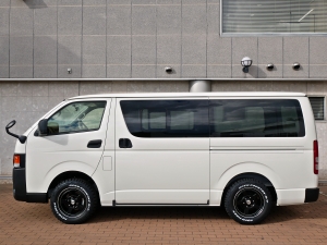 ハイエースバンDX　4WD　ディーゼル　丸目