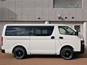 ハイエースバンDX　4WD　ディーゼル　丸目