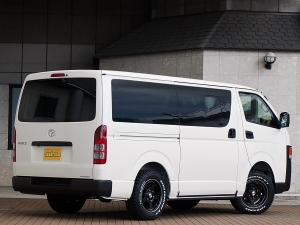 ハイエースバンDX　4WD　ディーゼル　丸目