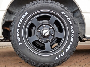 ハイエースバンDX　4WD　ディーゼル　丸目