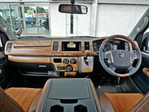 ハイエースバンDX　4WD　ディーゼル　丸目